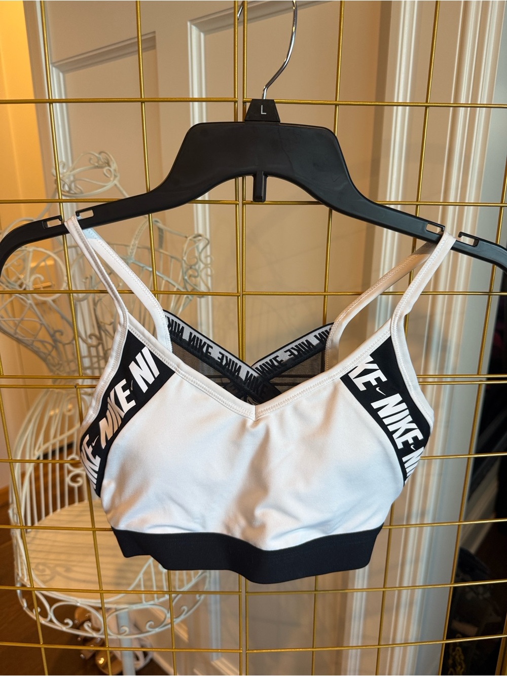 Nike Women's White & Black Strappy Sports Bralette size small w pads